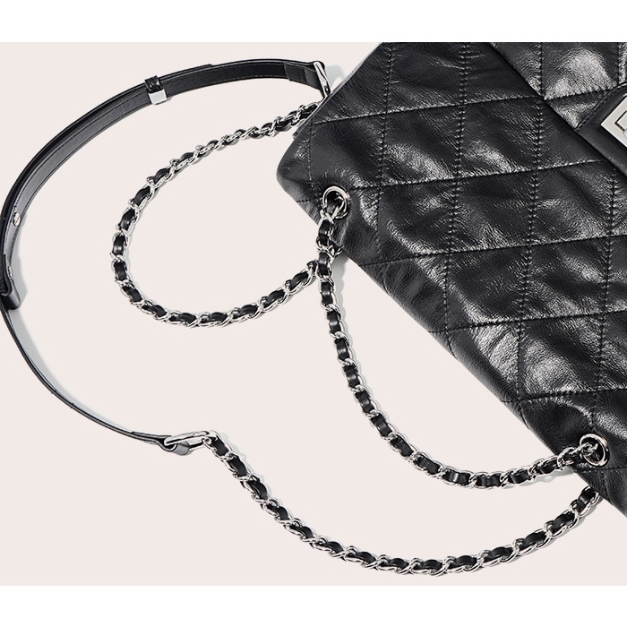 2022 nuevo bolso de mensajero de tamaño grande con solapa de cuero negro bolsos acolchados de hombro con cadena