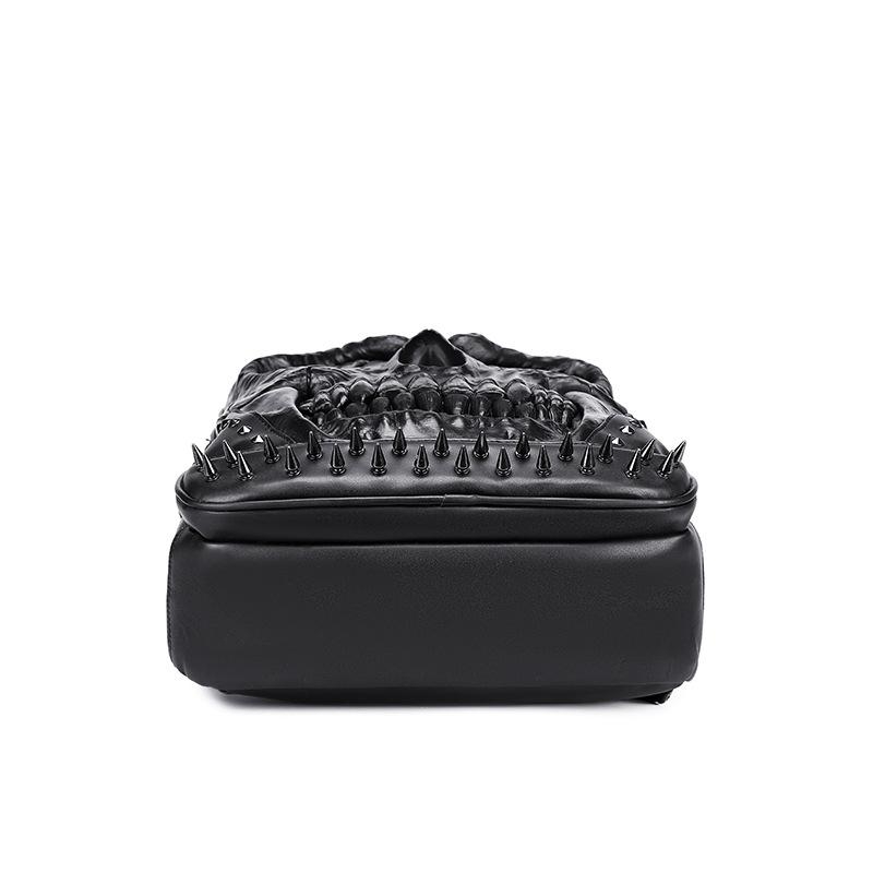 Mochila negra para portátil con tachuelas e impermeable en relieve de esqueleto de calavera